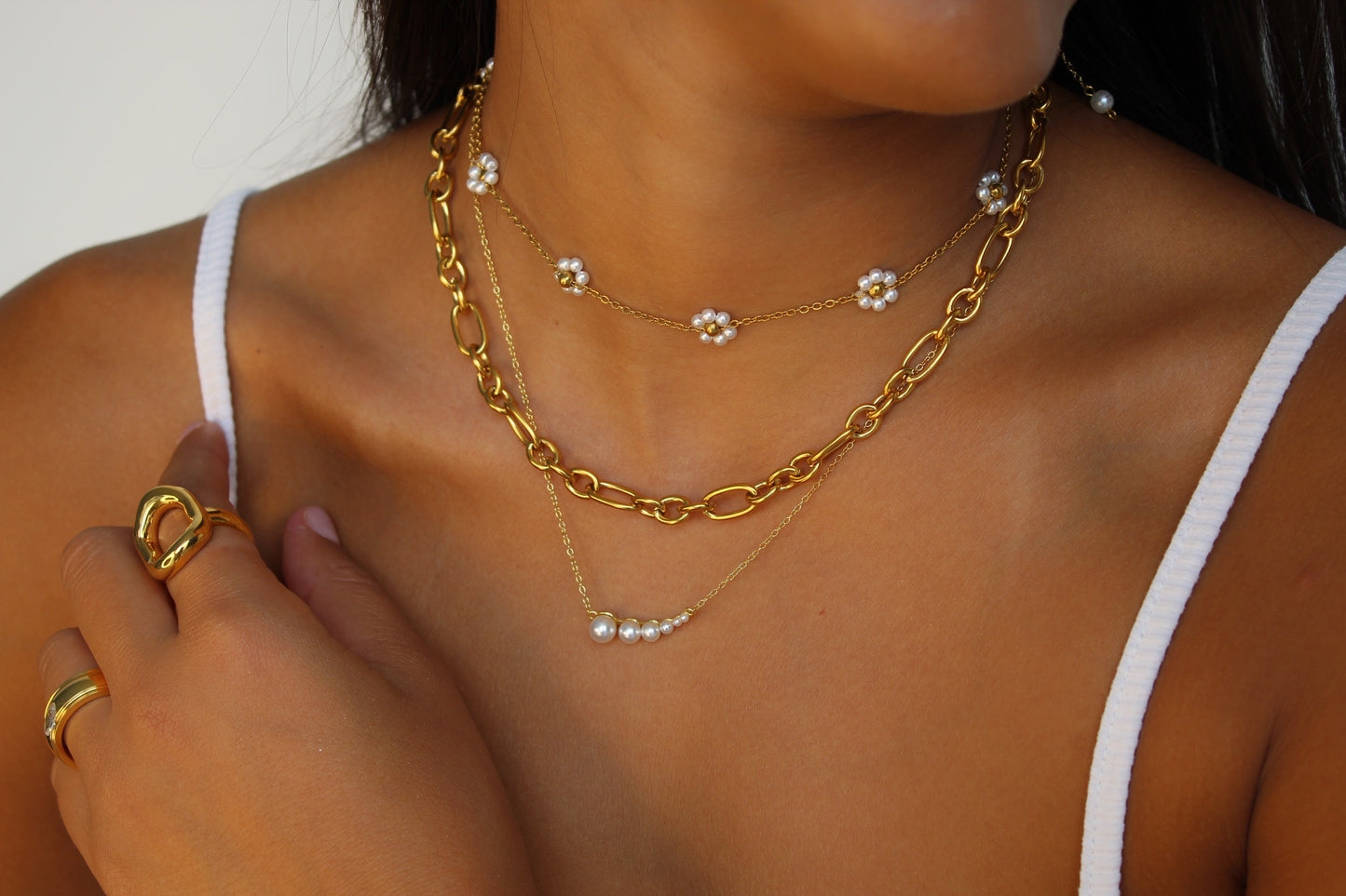 COLLIER FLEURS BLANCHES